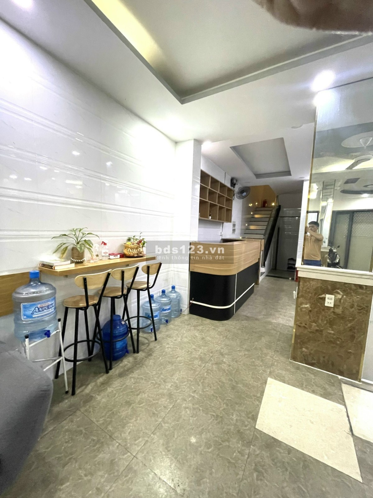 Mặt Bằng Mặt Tiền Quận 1, 12 triệu, 45m2, Đẹp và đẹp,- Có sảnh, lễ tân, sofa, Hỗ Trợ nhiều thứ
