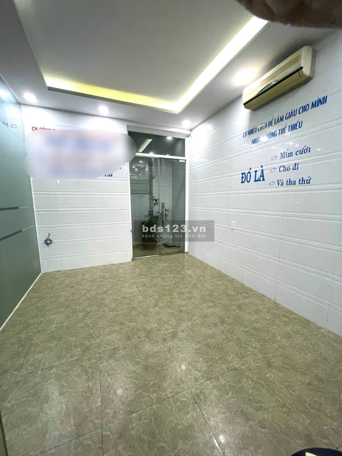 Mặt Bằng Mặt Tiền Quận 1, 12 triệu, 45m2, Đẹp và đẹp,- Có sảnh, lễ tân, sofa, Hỗ Trợ nhiều thứ