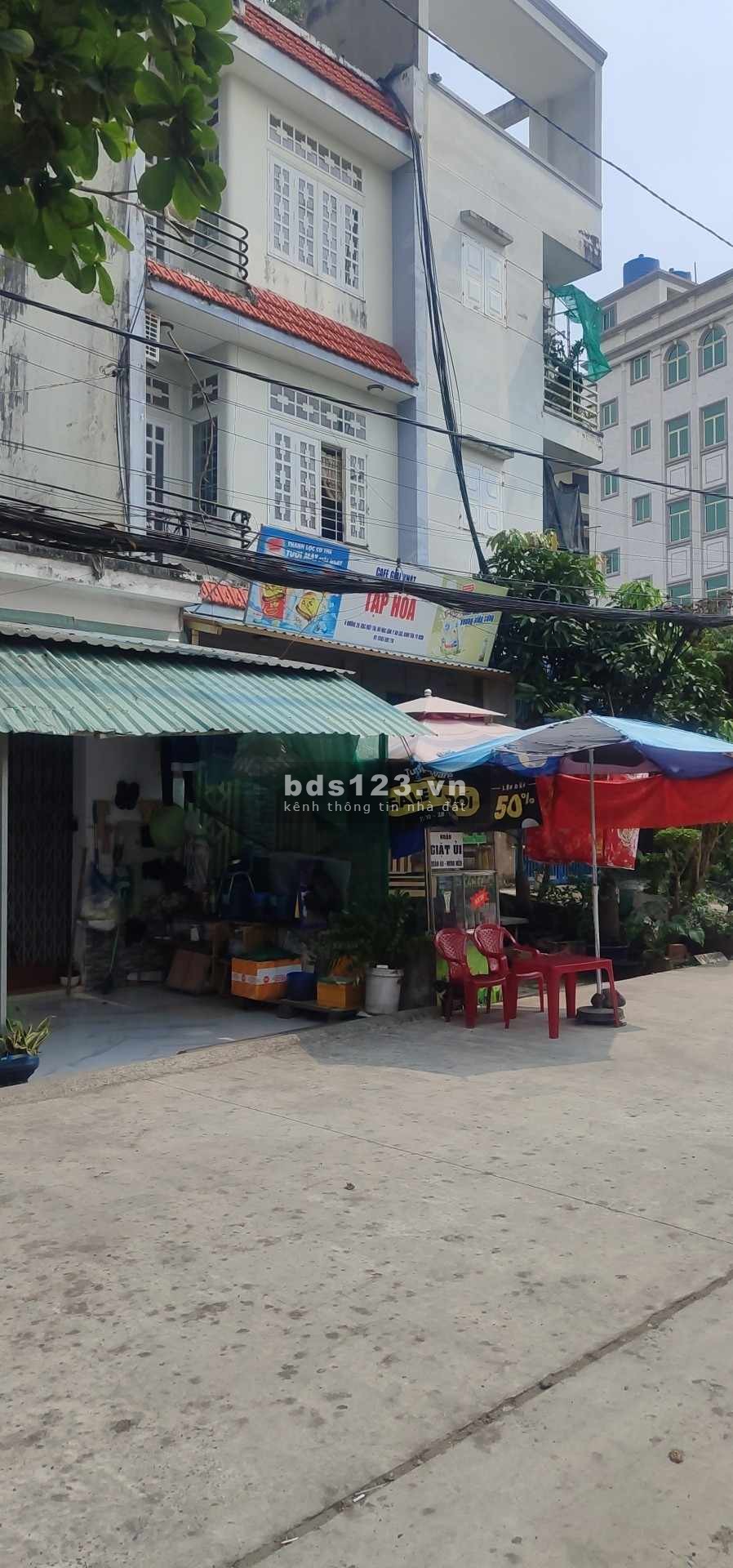 Cho thuê tầng trệt nhà dt 5*20