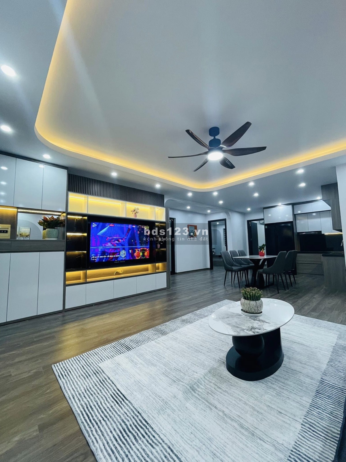 Nhỉnh 3 tỷ chung cư cao cấp căn góc tại Lĩnh Nam, Hoàng Mai, diện tích 112m, 3 phòng ngủ.