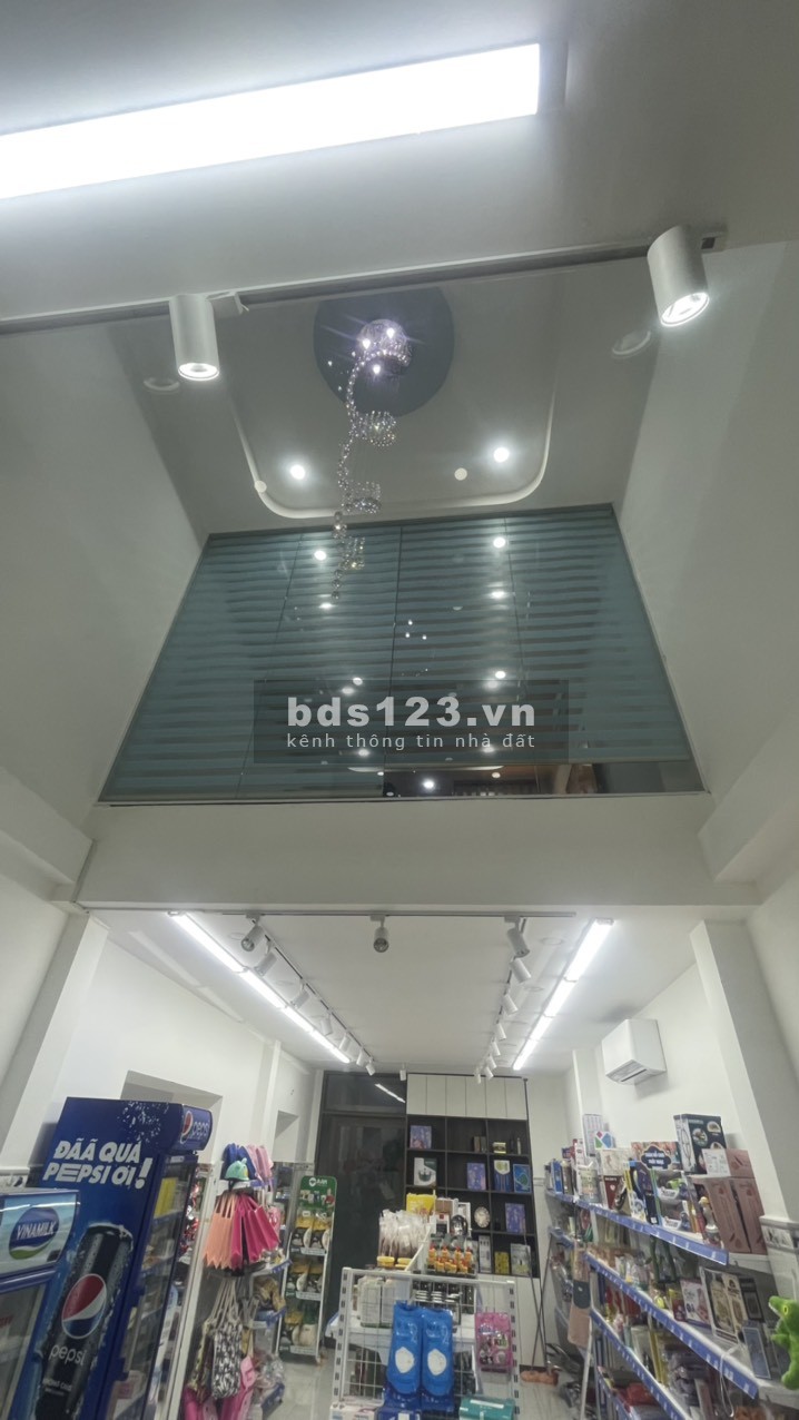 Chính chủ cần bán căn nhà MT đường Hồng Bàng mới xây 3 lầu diện tích 72m2 Giá 18.5 tỷ