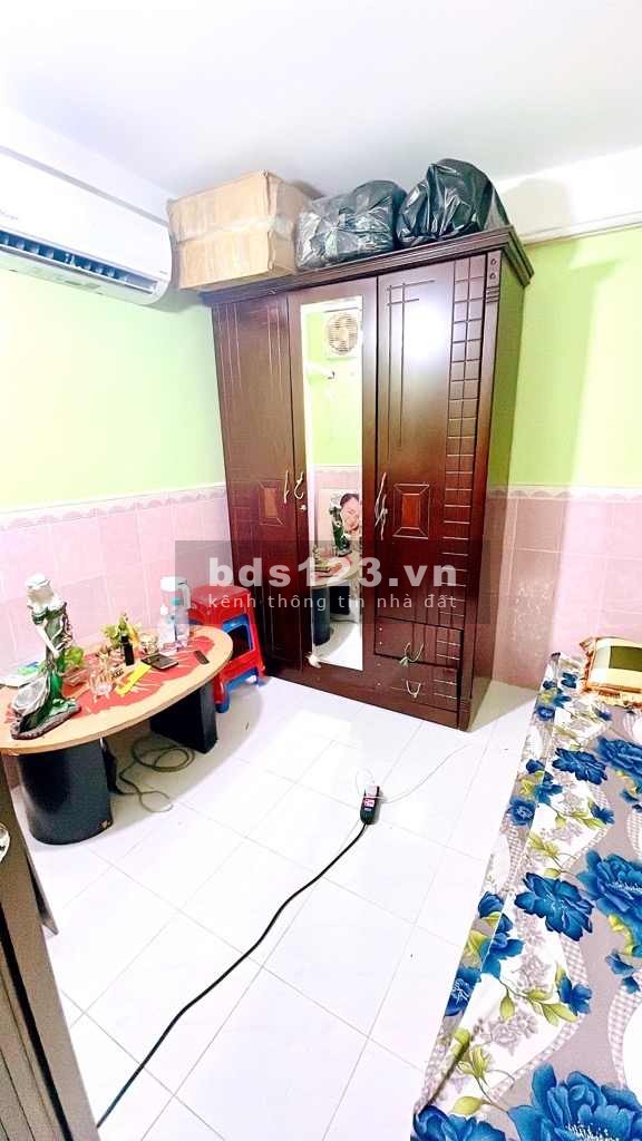 Bán nhà chung cư Nguyễn Thiện Thuật, ngay khu ẩm thực, giao thông thuận lợi, 3.5m x 12m, nhỉnh 2 tỉ.