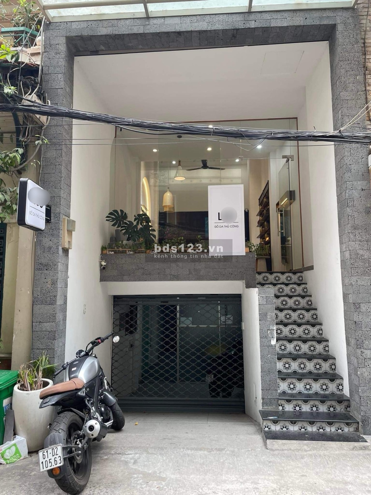 Cho thuê mặt bằng mặt tiền đường xe ô tô quận 1 chỉ 12 triệu đã có nội thất cơ bản decor sẵn