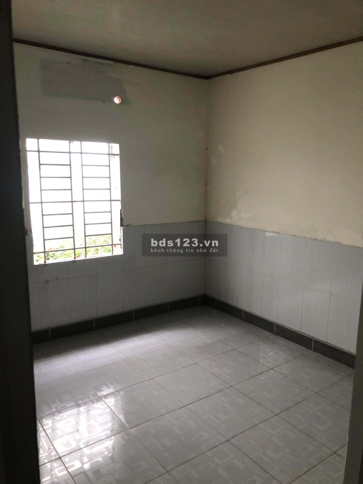 Chính chủ cho thuê nhà và đất hẻm sắt P28 Q Bình Thạnh. Giá 5 triệu/Tháng.