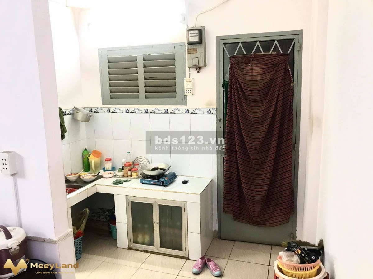 Chính chủ bán nhà lầu 1 quận 5 (căn góc)
