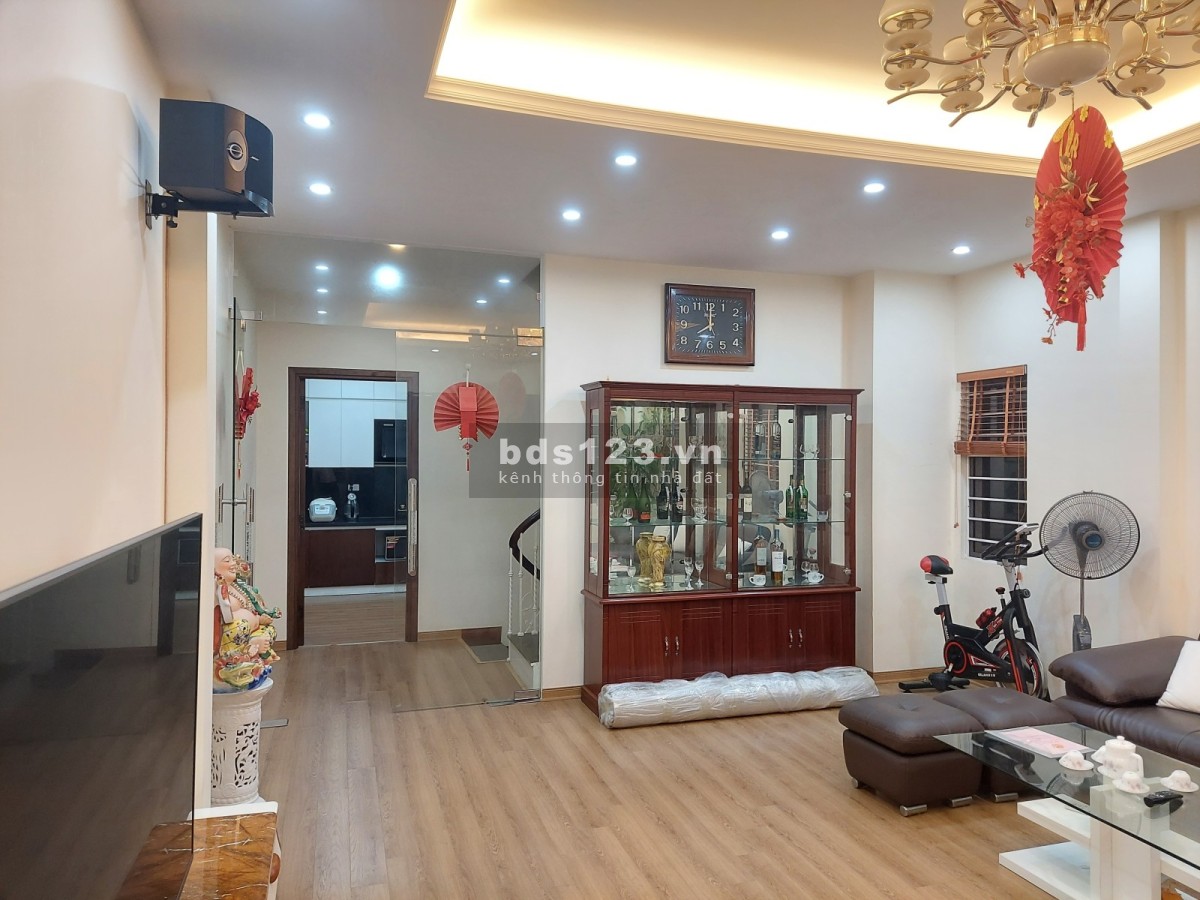 BÁN GẤP NHÀ NGUYỄN VĂN CỪ 65M x 5T, GARA 7 CHỖ, GIÁ 9,7 Tỷ