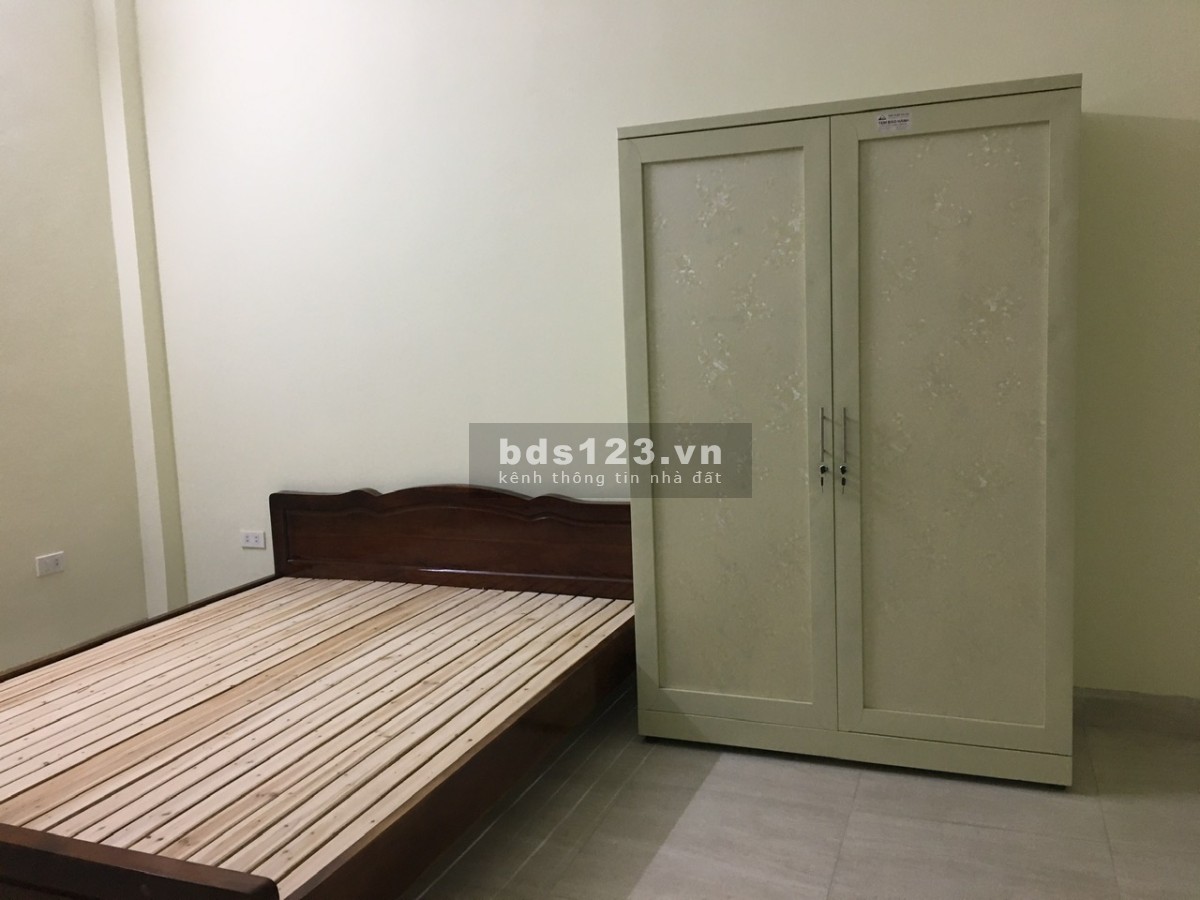 Cho thuê phòng ở rộng rãi có chỗ để xe tách riêng, gần Đình Yên Xá