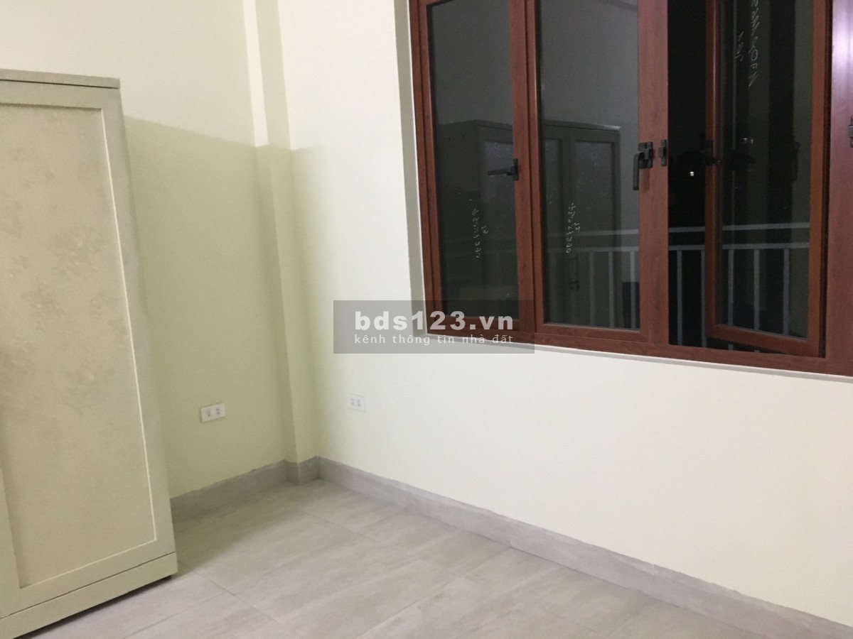 Cho thuê phòng ở rộng rãi có chỗ để xe tách riêng, gần Đình Yên Xá