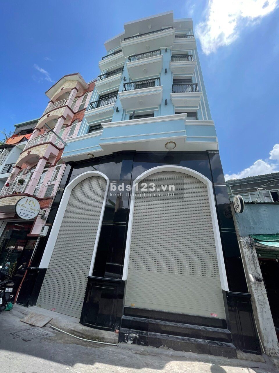 Cho thuê mặt bằng mặt tiền đường Hoa, khu Phan Xích Long : 7,8 X 12 gồm 2 tầng 200m2 sàn chỉ 23tr