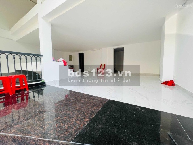 Cho thuê mặt bằng mặt tiền đường Hoa, khu Phan Xích Long : 7,8 X 12 gồm 2 tầng 200m2 sàn chỉ 23tr