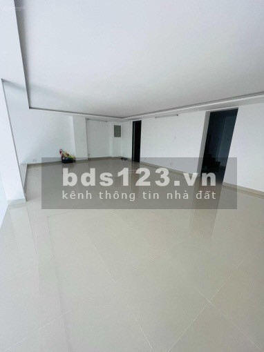 Cho thuê mặt bằng mặt tiền đường Hoa, khu Phan Xích Long : 7,8 X 12 gồm 2 tầng 200m2 sàn chỉ 23tr