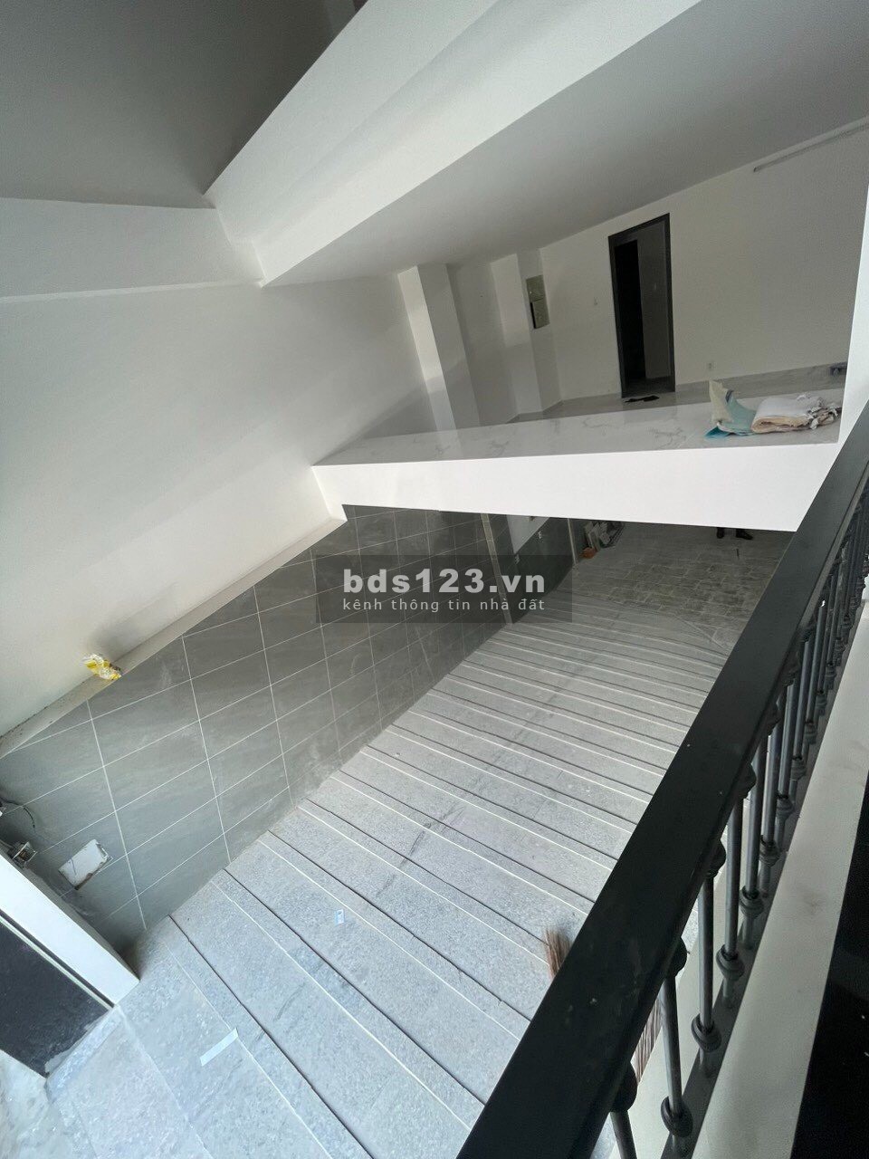 Cho thuê mặt bằng mặt tiền đường Hoa, khu Phan Xích Long : 7,8 X 12 gồm 2 tầng 200m2 sàn chỉ 23tr