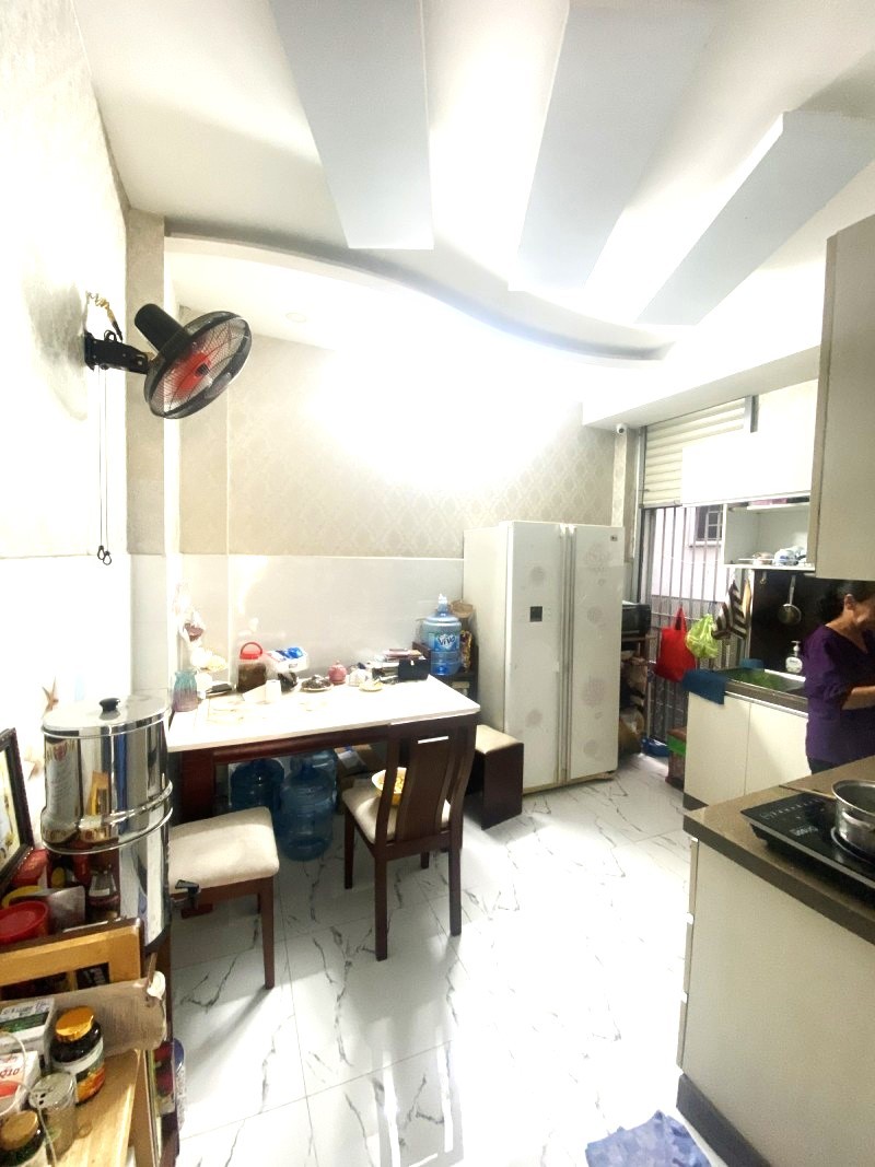 Bán nhà Phú Nhuận HXH diện tích 40m2, 4 tầng, Sát vách Q1 rất chắc chắn