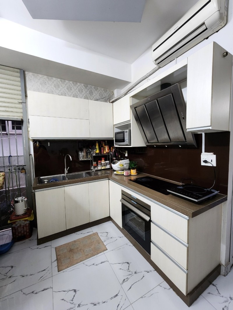 Bán nhà Phú Nhuận HXH diện tích 40m2, 4 tầng, Sát vách Q1 rất chắc chắn