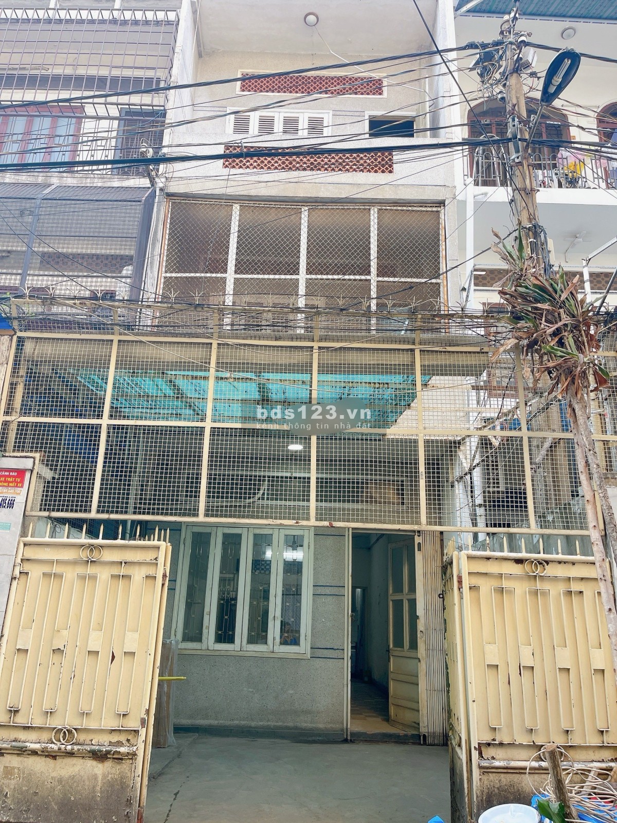 CHO THUÊ NHÀ NGUYÊN CĂN QUẬN PHÚ NHUẬN 19tr TL , Hơn 200m2 sàn 4PN 3 Tầng , Nhà đang sửa mới