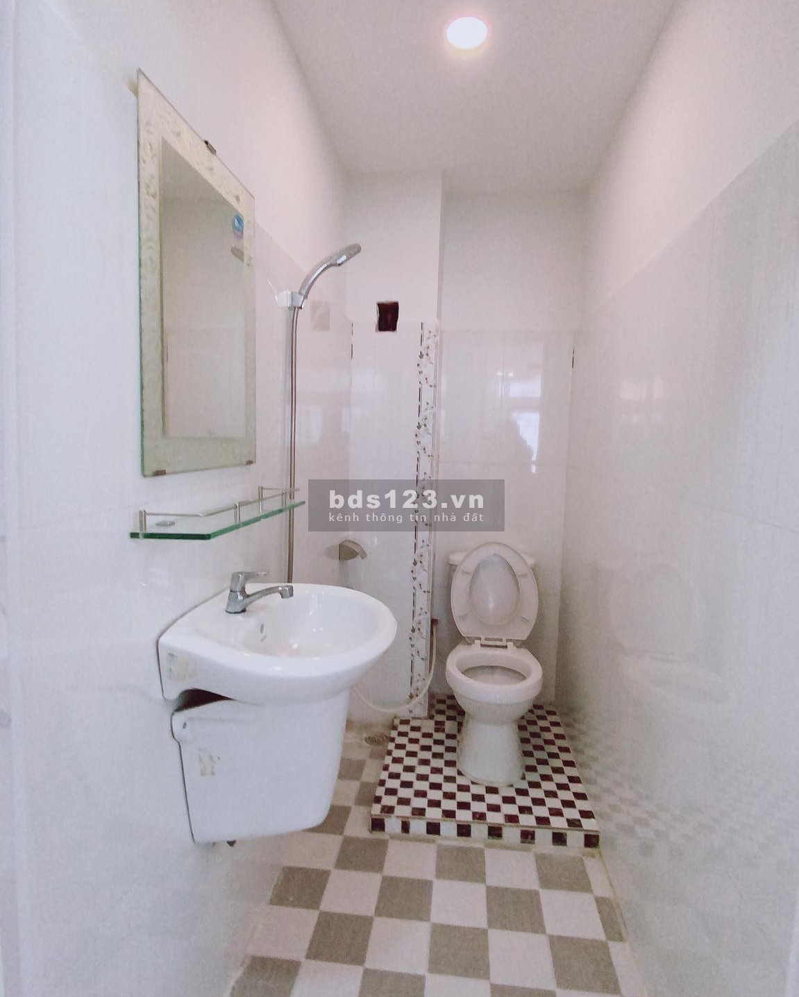 Nhà ô tô đỗ cửa Âu Cơ, cạnh Đại Học Văn Hiến, 3.7 tỷ