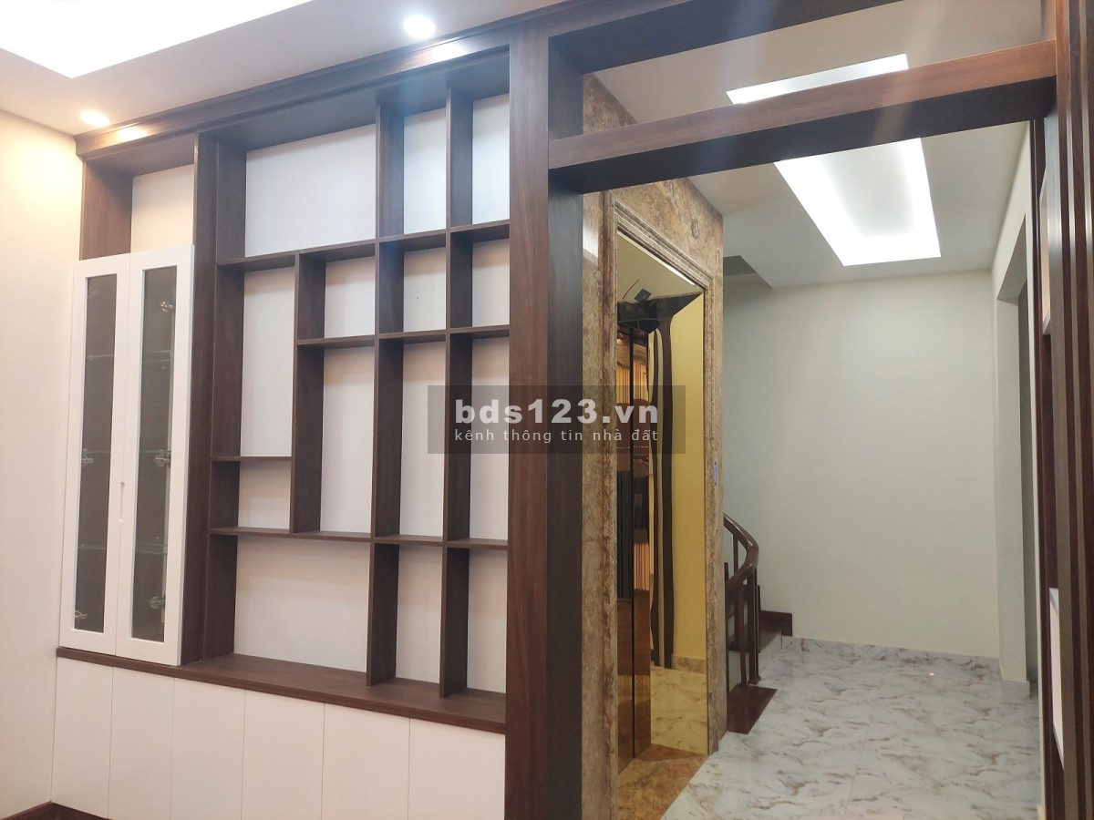 Nhà đẹp Nguyễn Sơn, 40m2, 5 tầng thang máy, Gara, nhỉnh 8 tỉ