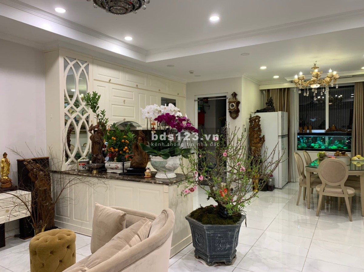 Chính chủ, chung cư view Hồ Tây. Quận Tây Hồ. Giá 5x tỷ. ĐT: 0912338422