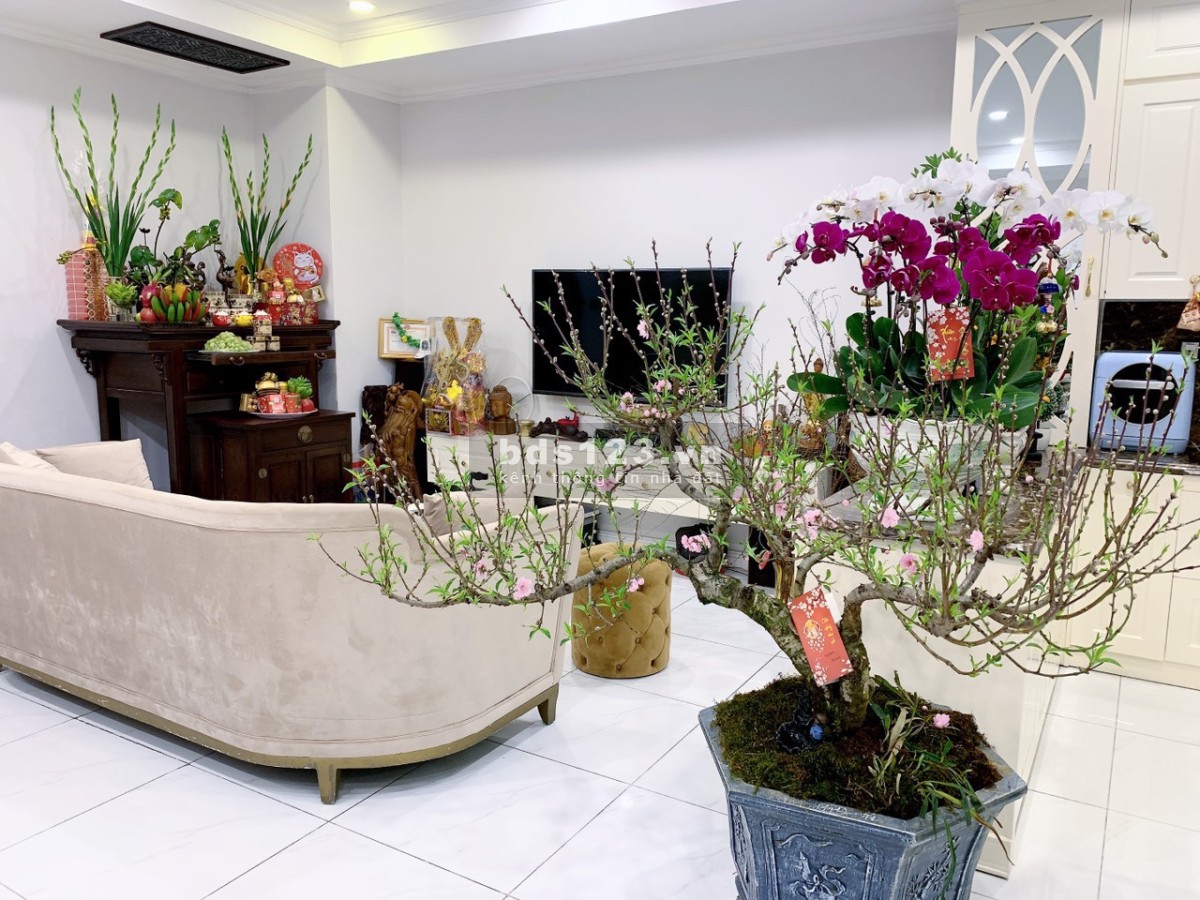 Chính chủ, chung cư view Hồ Tây. Quận Tây Hồ. Giá 5x tỷ. ĐT: 0912338422