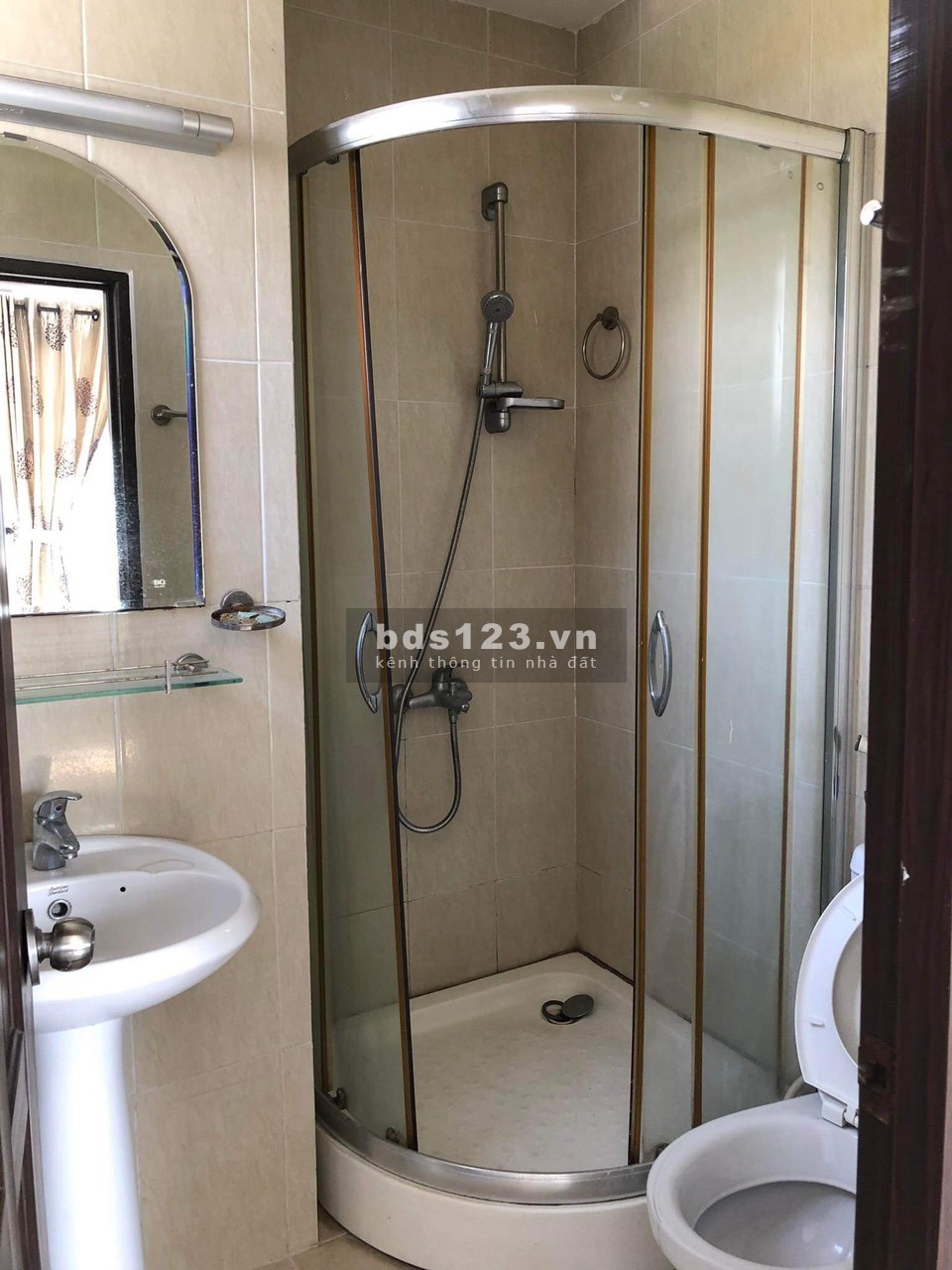 Cần Cho thuê gấp căn hộ Res 3 Quận 7, Dt : 75 m2, 2PN, Giá : 8 tr/th
