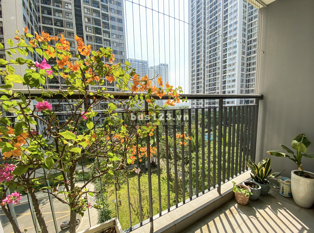 Cho thuê căn hộ 2PN Vinhomes Q9 view hồ bơi và công viên nội khu hướng Đông Nam (chính chủ)