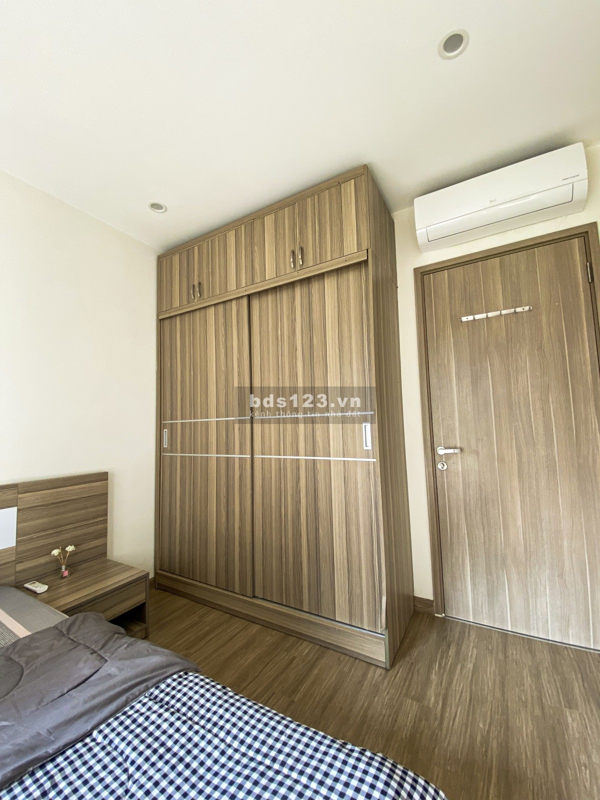 Cho thuê căn hộ 2PN Vinhomes Q9 view hồ bơi và công viên nội khu hướng Đông Nam (chính chủ)