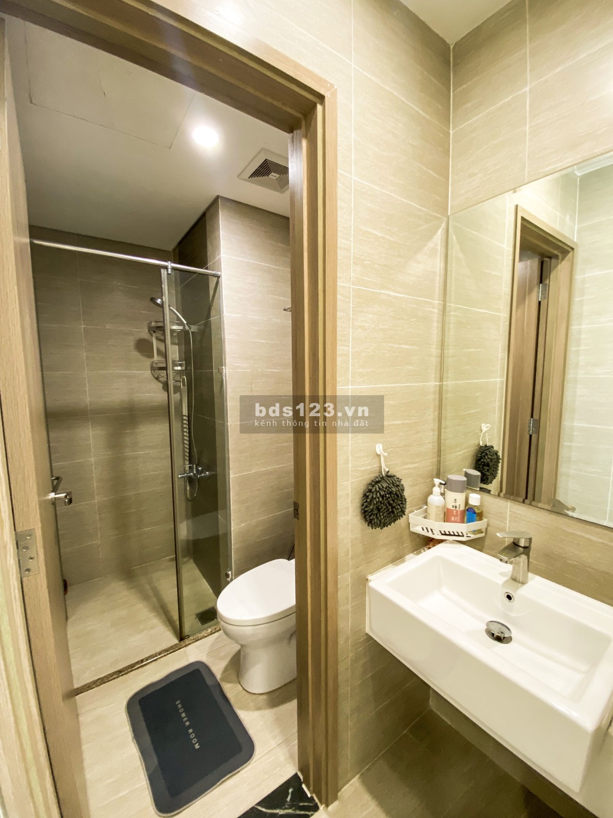 Cho thuê căn hộ 2PN Vinhomes Q9 view hồ bơi và công viên nội khu hướng Đông Nam (chính chủ)