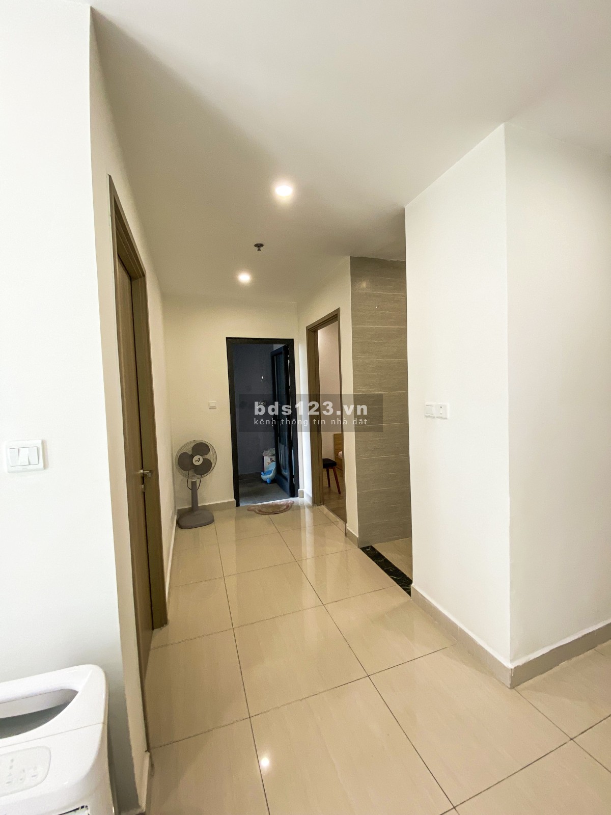 Cho thuê căn hộ 2PN Vinhomes Q9 view hồ bơi và công viên nội khu hướng Đông Nam (chính chủ)