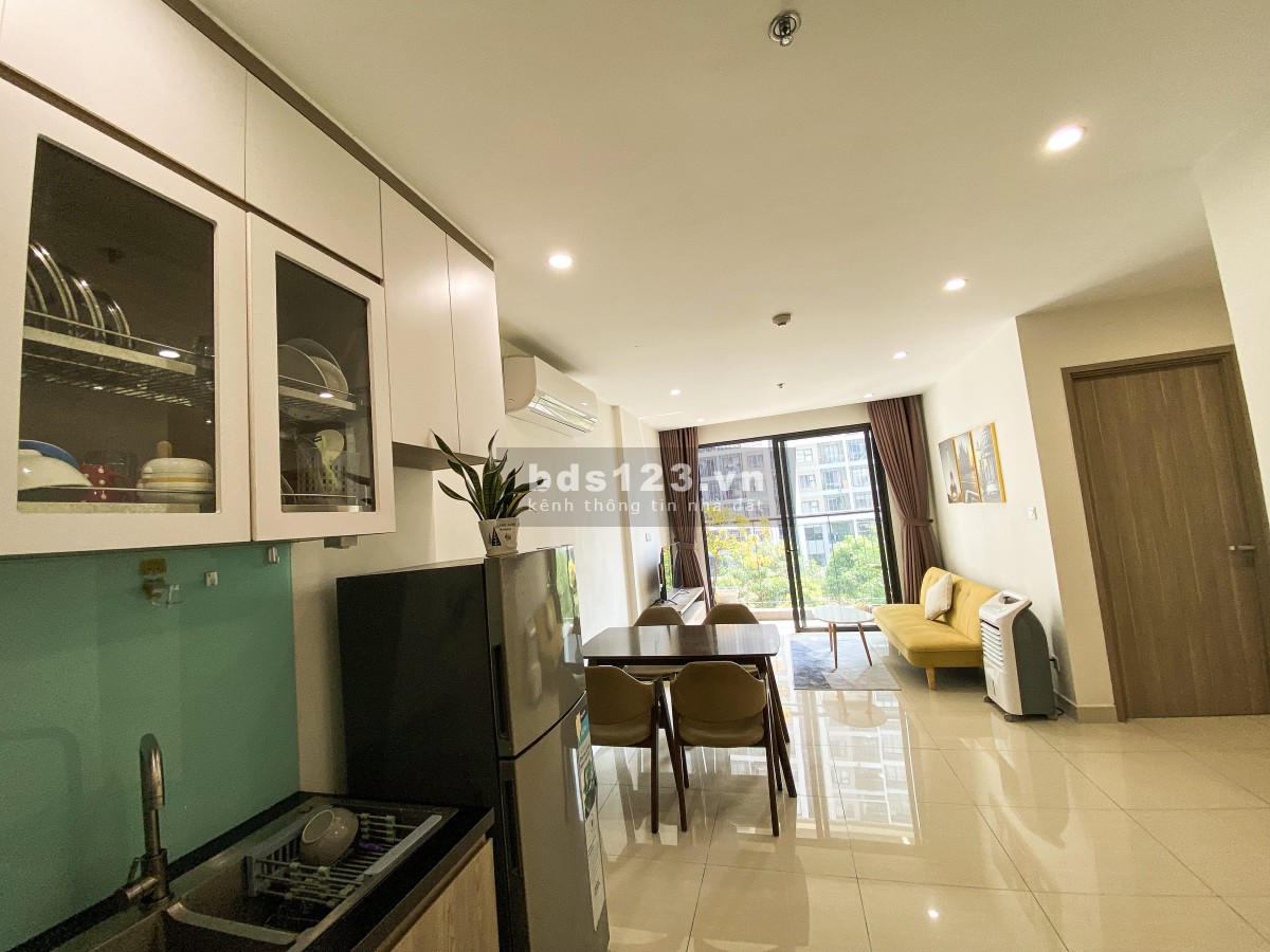 Cho thuê căn hộ 2PN Vinhomes Q9 view hồ bơi và công viên nội khu hướng Đông Nam (chính chủ)