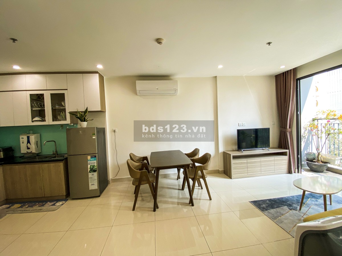 Cho thuê căn hộ 2PN Vinhomes Q9 view hồ bơi và công viên nội khu hướng Đông Nam (chính chủ)