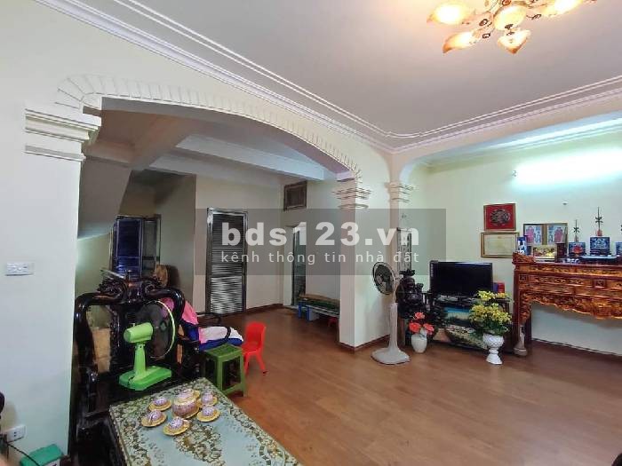 Cần bán nhà mặt tiền lớn. Nhà to. Ngõ ô tô tránh, diện tích 72m2 x Mặt tiền 7m