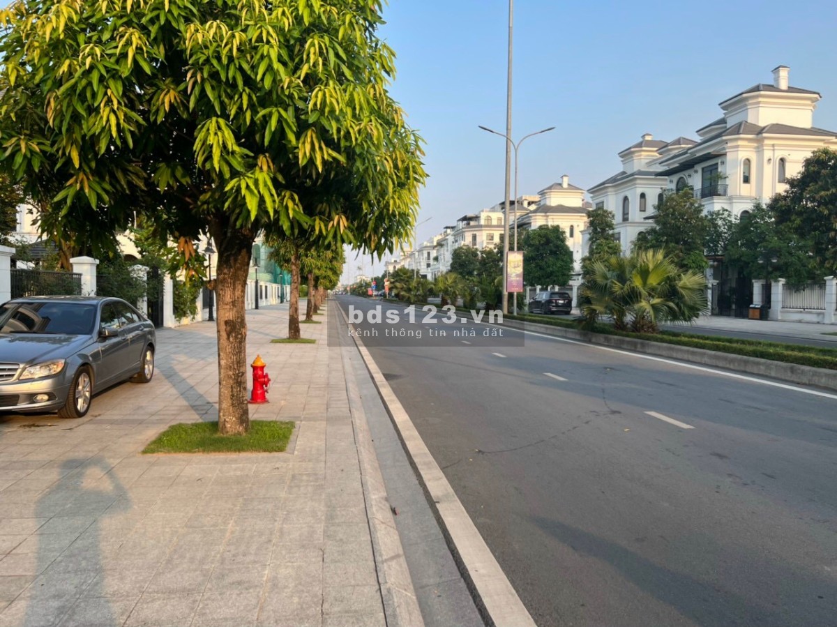 Bán biệt thự sân vườn nằm trên trục đường Sao Biển, dự án Vinhomes Ocean Park, Gia Lâm giá 32,x tỷ