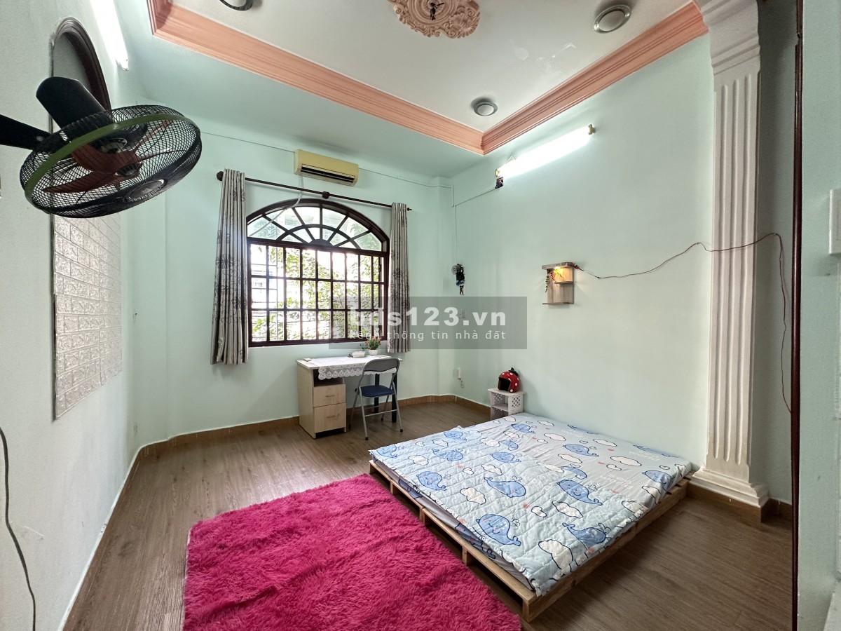 Cho thuê phòng trọ Q7 cửa sổ lớn gió trời thoáng mát, ánh sáng tốt
