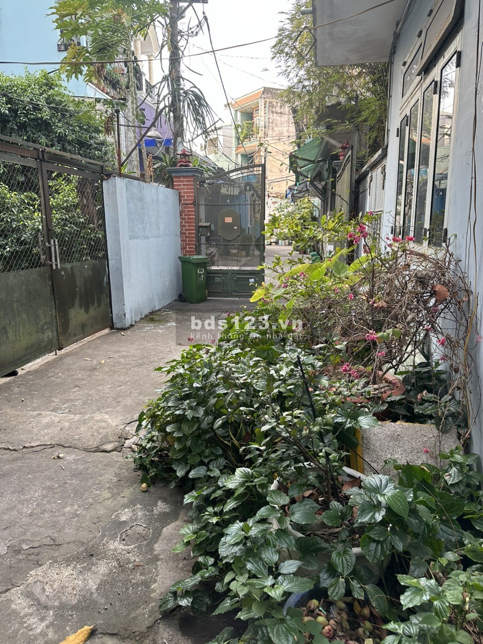 Cho thuê phòng trọ có gác trong khu an ninh, có đường đi riêng, giờ giấc tự do.