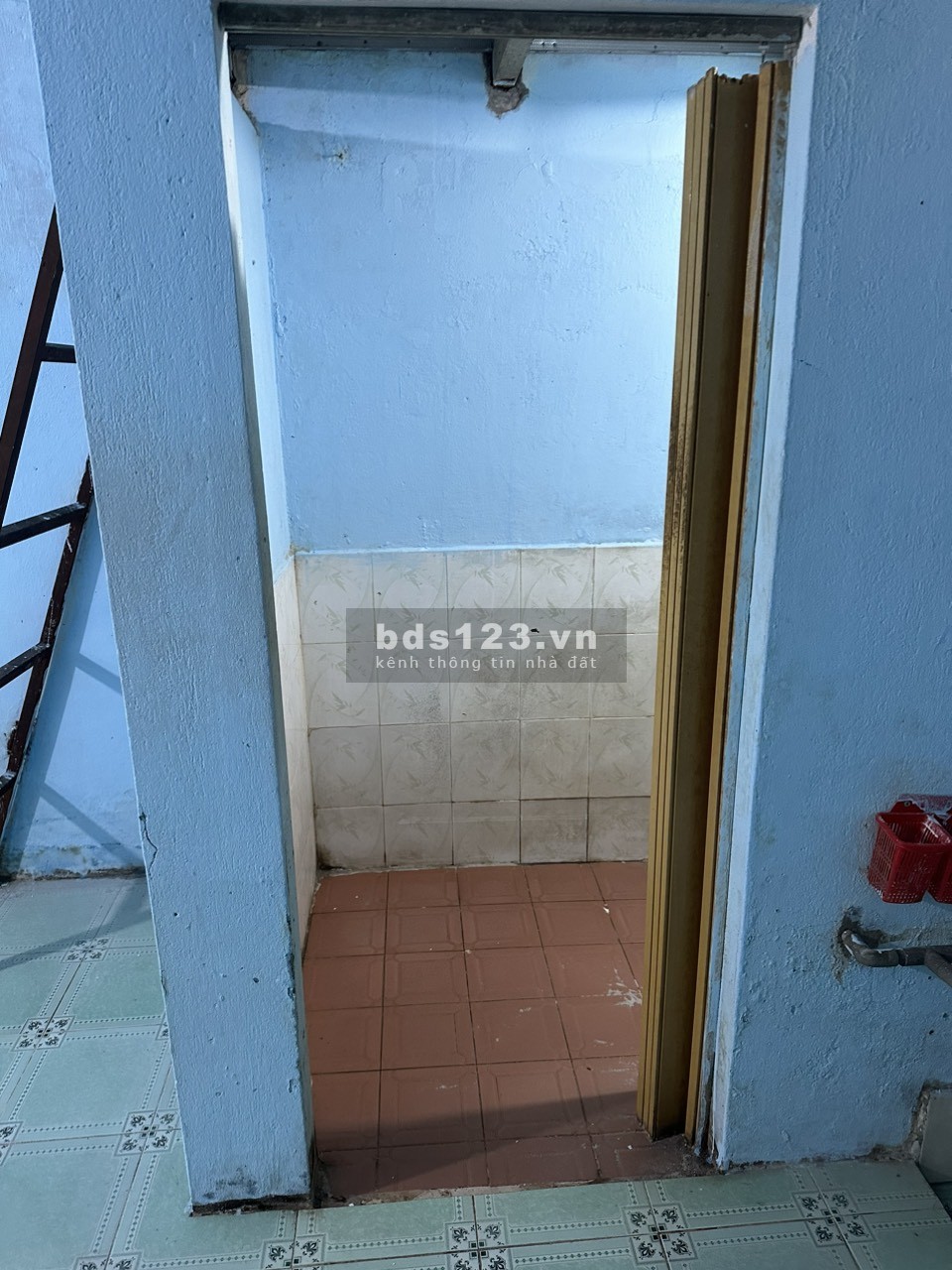 Cho thuê phòng trọ có gác trong khu an ninh, có đường đi riêng, giờ giấc tự do.