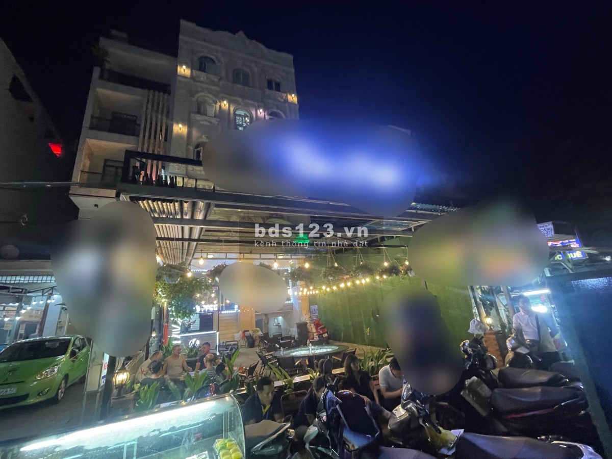 Mặt bằng mặt tiền ngang lớn, chỉ 15 triệu, sẵn bàn ghế thiết bị, chỉ vào kinh doanh, khách đông