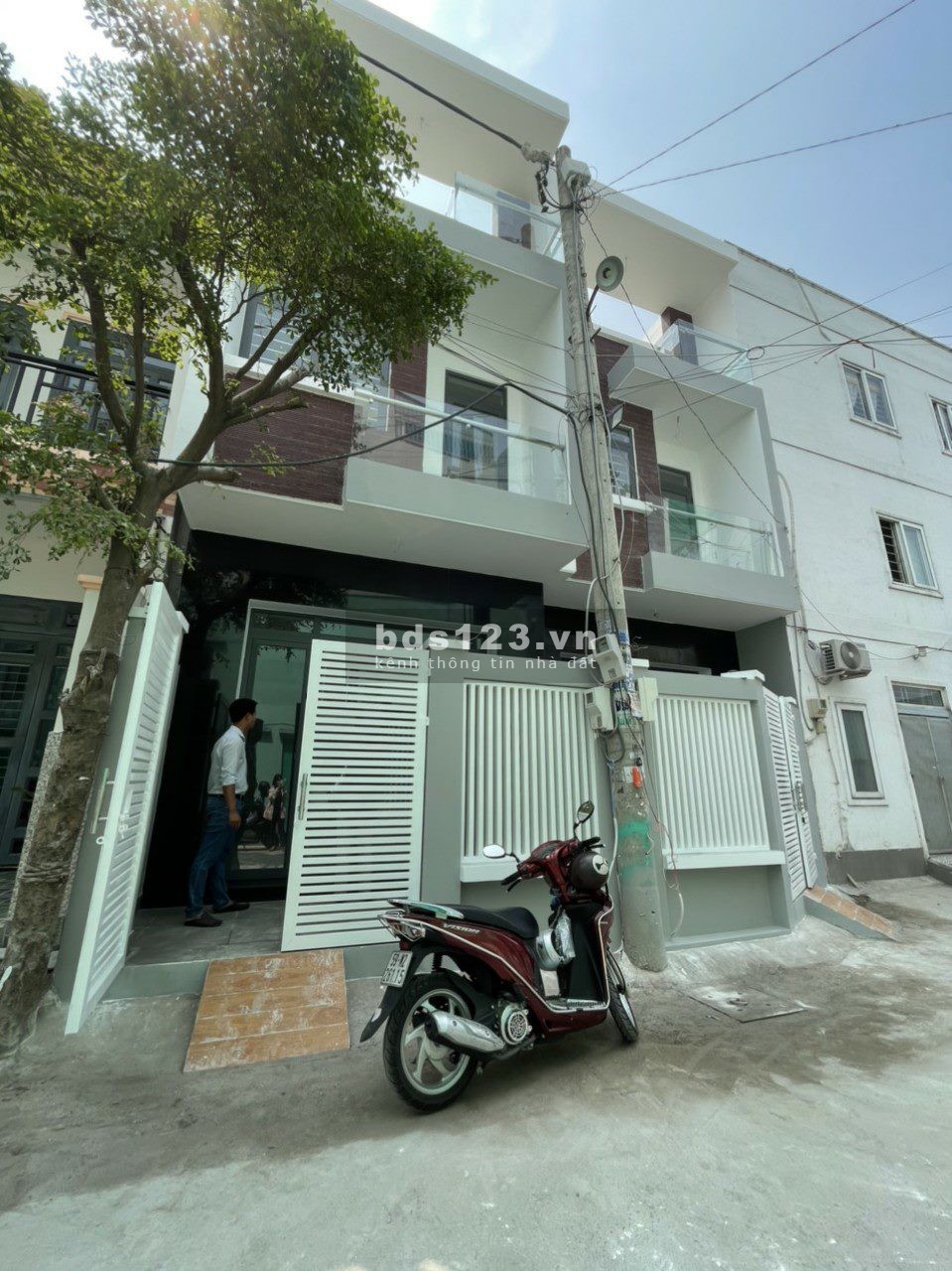 Cho thuê nhà hẻm xe hơi 2 lầu đường Vườn Lài, Phường An Phú Đông, quận 12