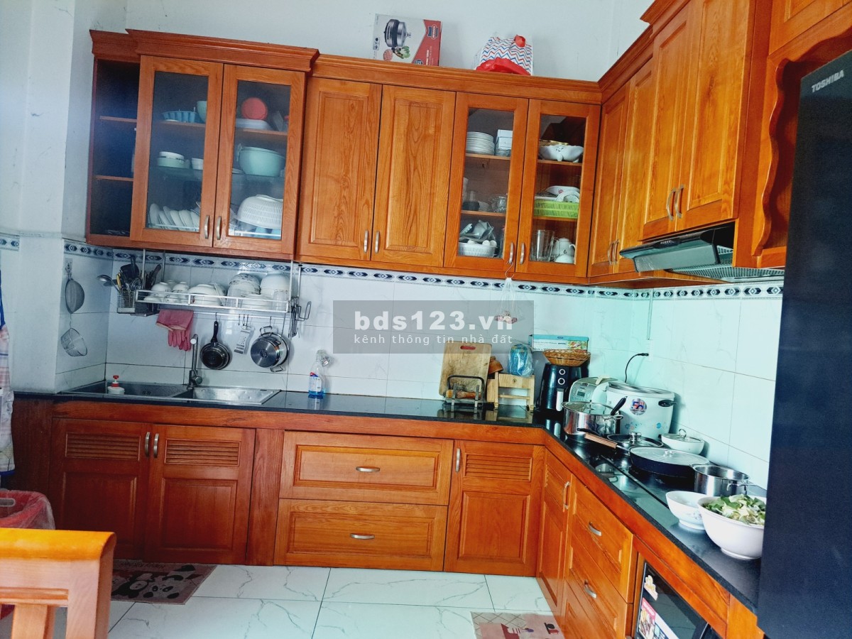 Nhà bán, Bình Hưng Hòa A, Bình Tân, 92m2, 4 tầng, Chỉ Hơn 6 tỷ.