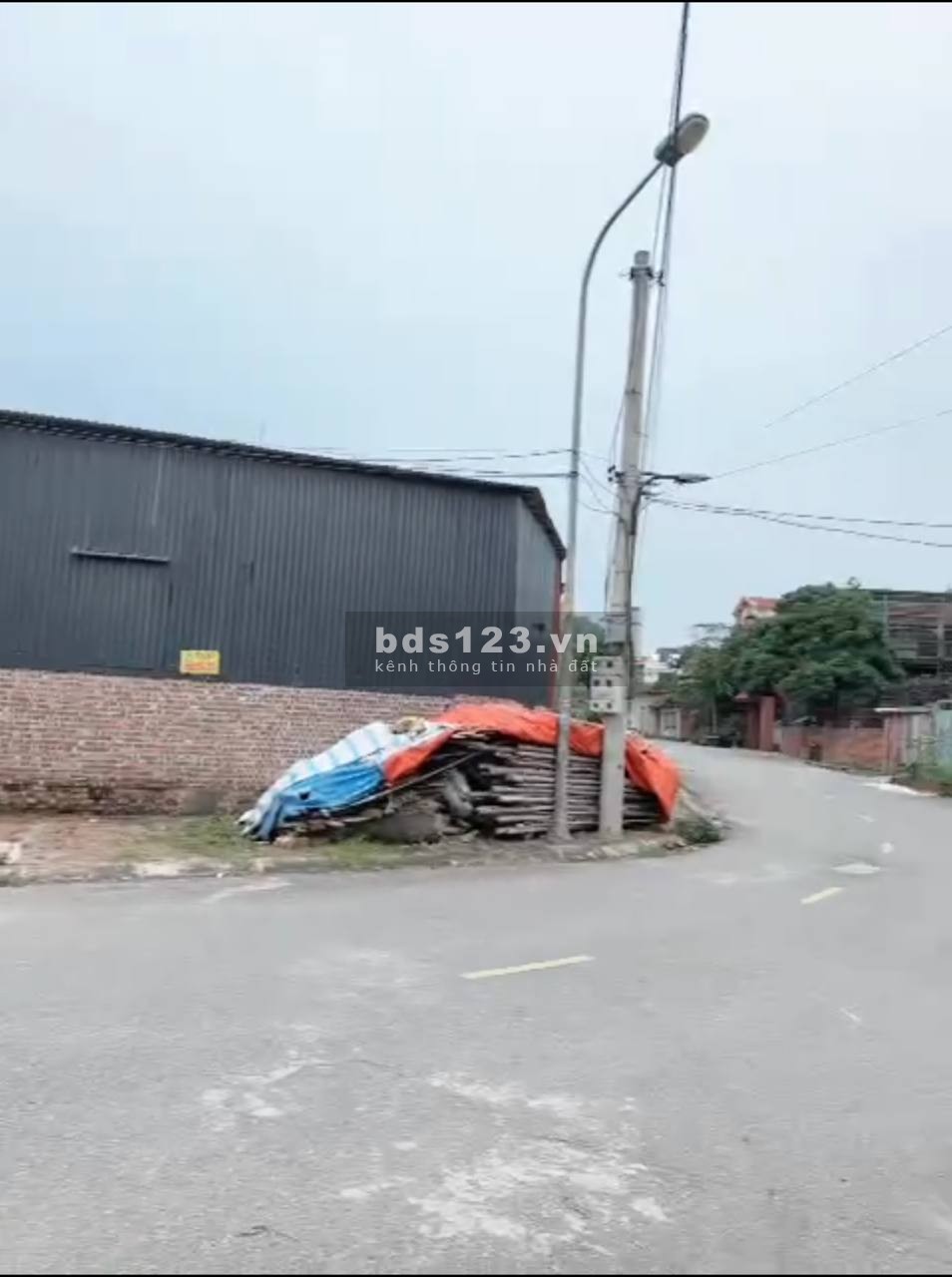 Cuối năm gia đình cần tiền bán gấp, lên bán lô đất diện tích 200 m2, mặt tiền 7m