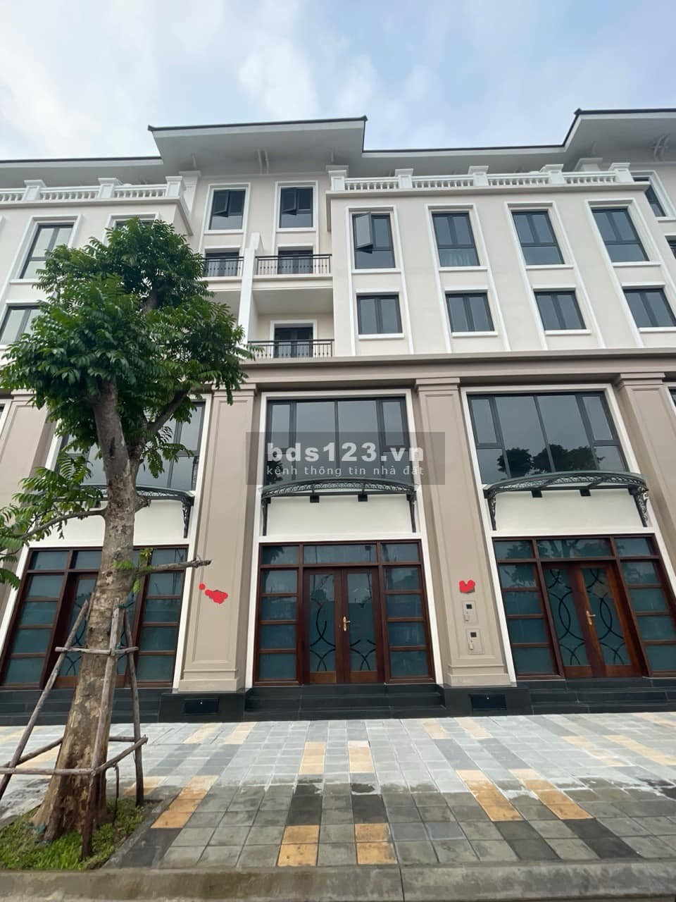 Hàng hiếm VT11 đối diện chung cư, vị trí siêu đẹp 75m mà giá hơn 10,x tỷ Vin 3 Hưng yên