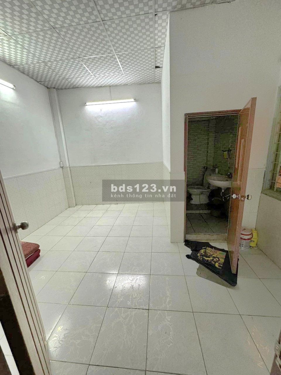 Cho thuê nhà nguyên căn mặt tiền khu sân bay Tân Bình, 25 triệu, 2 tầng, 6 X 20, 4PN, đường 15M