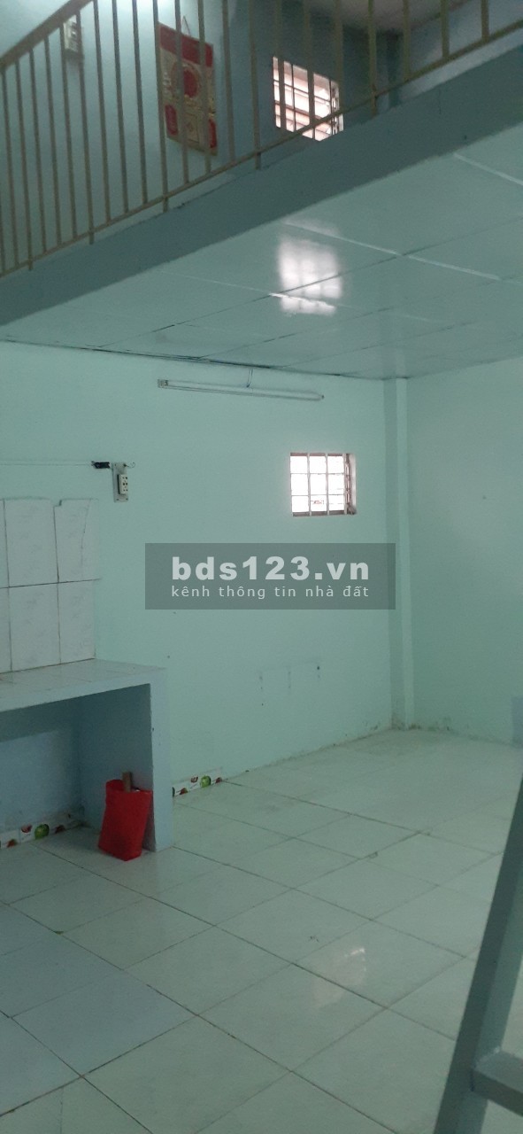 Phòng 24m2, ngay trung tâm quận 9, gần Cao đẳng Công Thương, điện nước chính. Giờ giấc tự do.