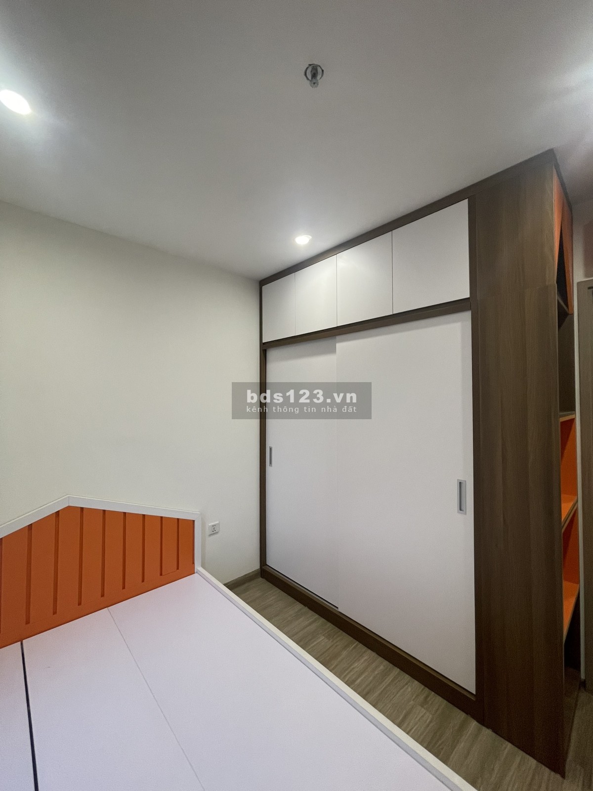 Chính chủ cần bán căn hộ 2N2WC góc giá hợp lý