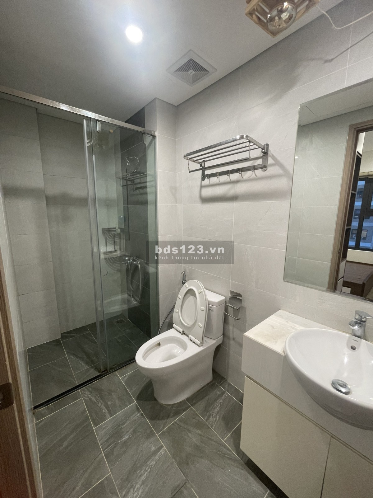 Chính chủ cần bán căn hộ 2N2WC góc giá hợp lý