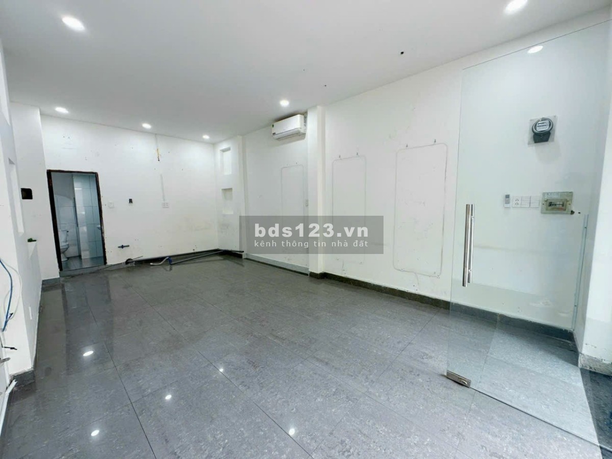Cho thuê mặt bằng mặt tiền đường lớn xe tải đường Phan ĐÌnh Phùng, Tân Phú, chỉ 10tr mới tinh