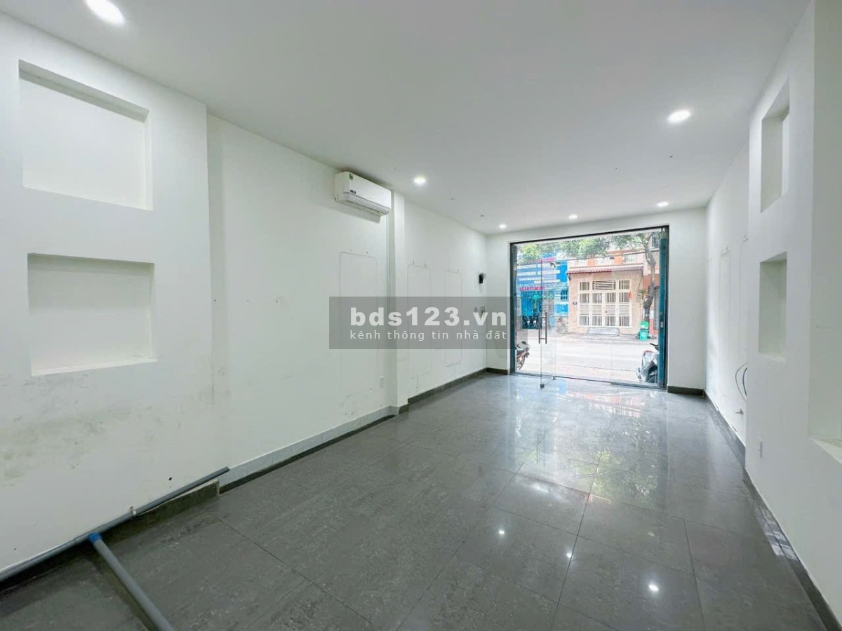 Cho thuê mặt bằng mặt tiền đường lớn xe tải đường Phan ĐÌnh Phùng, Tân Phú, chỉ 10tr mới tinh