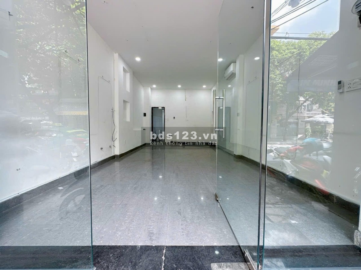 Cho thuê mặt bằng mặt tiền đường lớn xe tải đường Phan ĐÌnh Phùng, Tân Phú, chỉ 10tr mới tinh