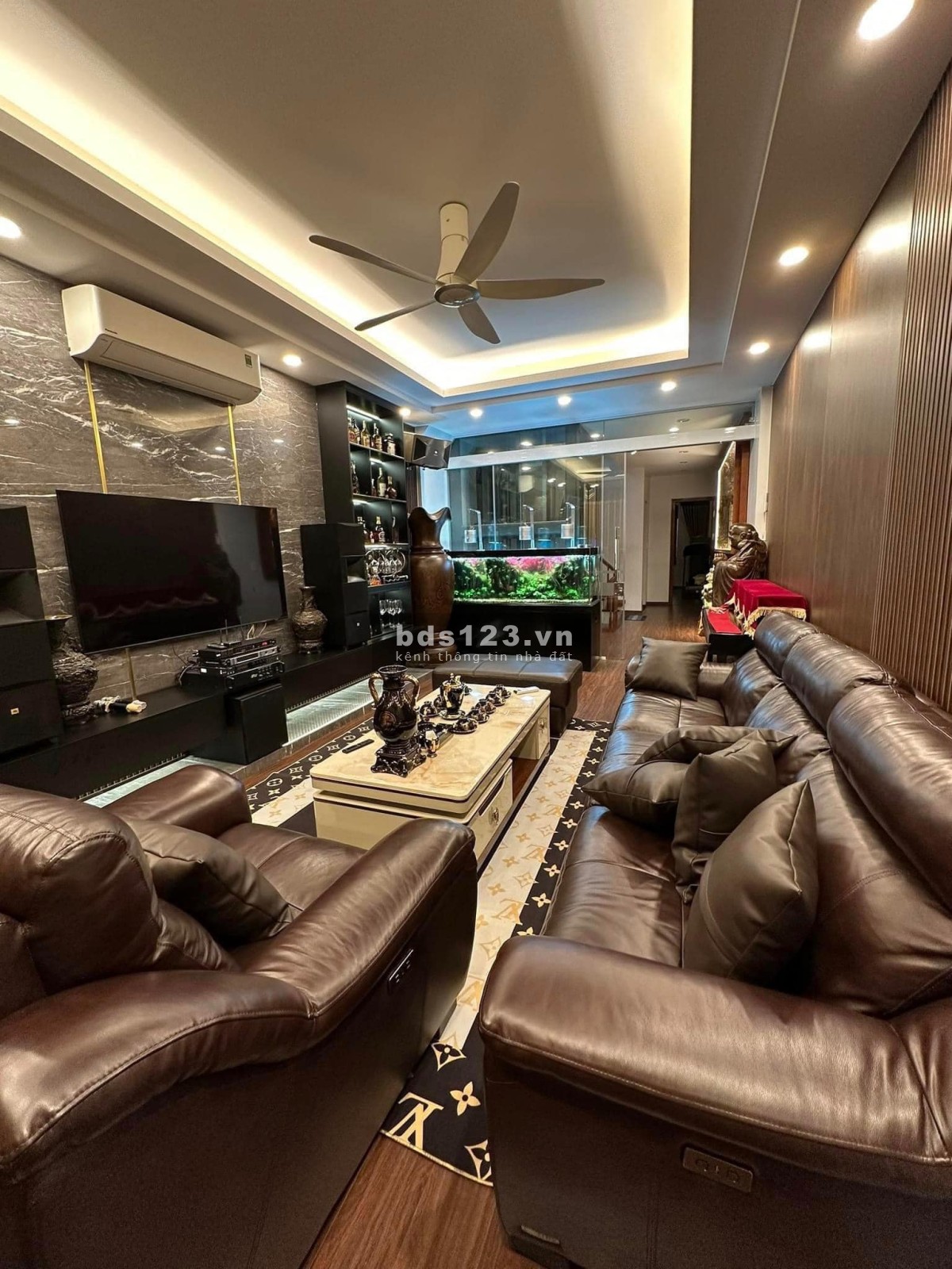 17.2 tỷ, mặt phố Giáp Bát – 72M2 – Nội thất xịn xò - Ngõ thông tứ phía - Gara Oto