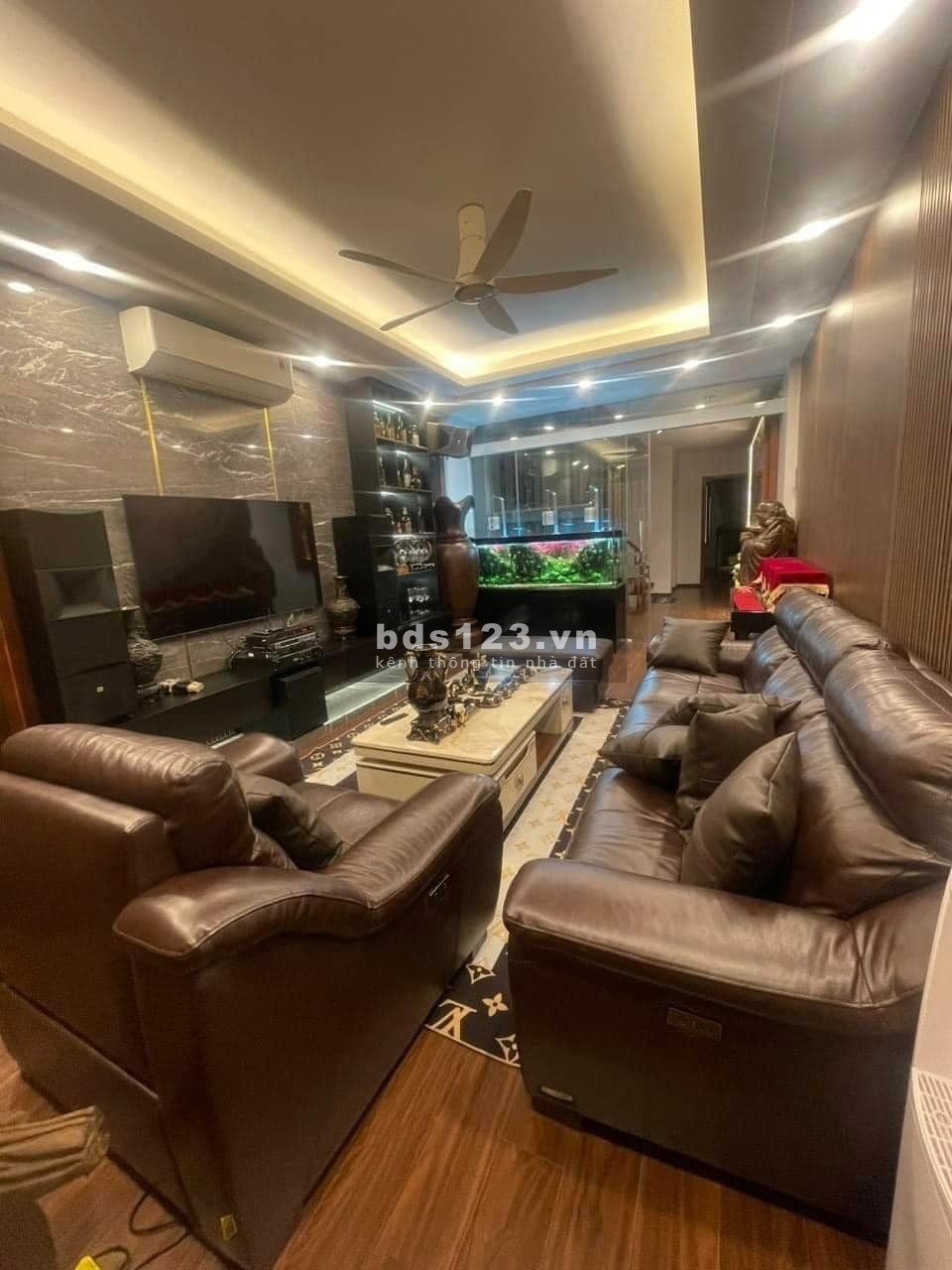 17.2 tỷ, mặt phố Giáp Bát – 72M2 – Nội thất xịn xò - Ngõ thông tứ phía - Gara Oto