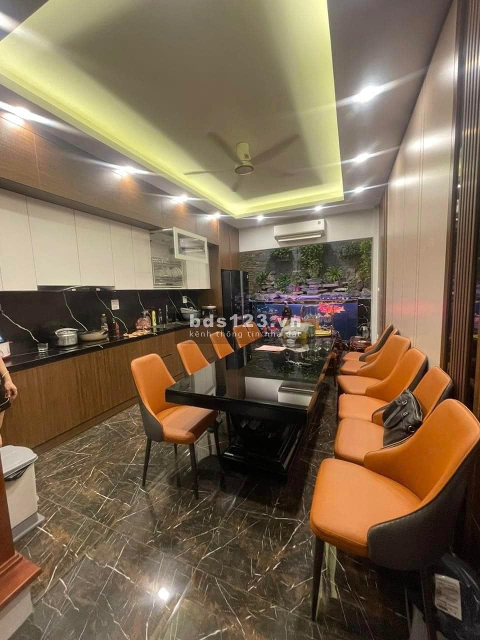 17.2 tỷ, mặt phố Giáp Bát – 72M2 – Nội thất xịn xò - Ngõ thông tứ phía - Gara Oto